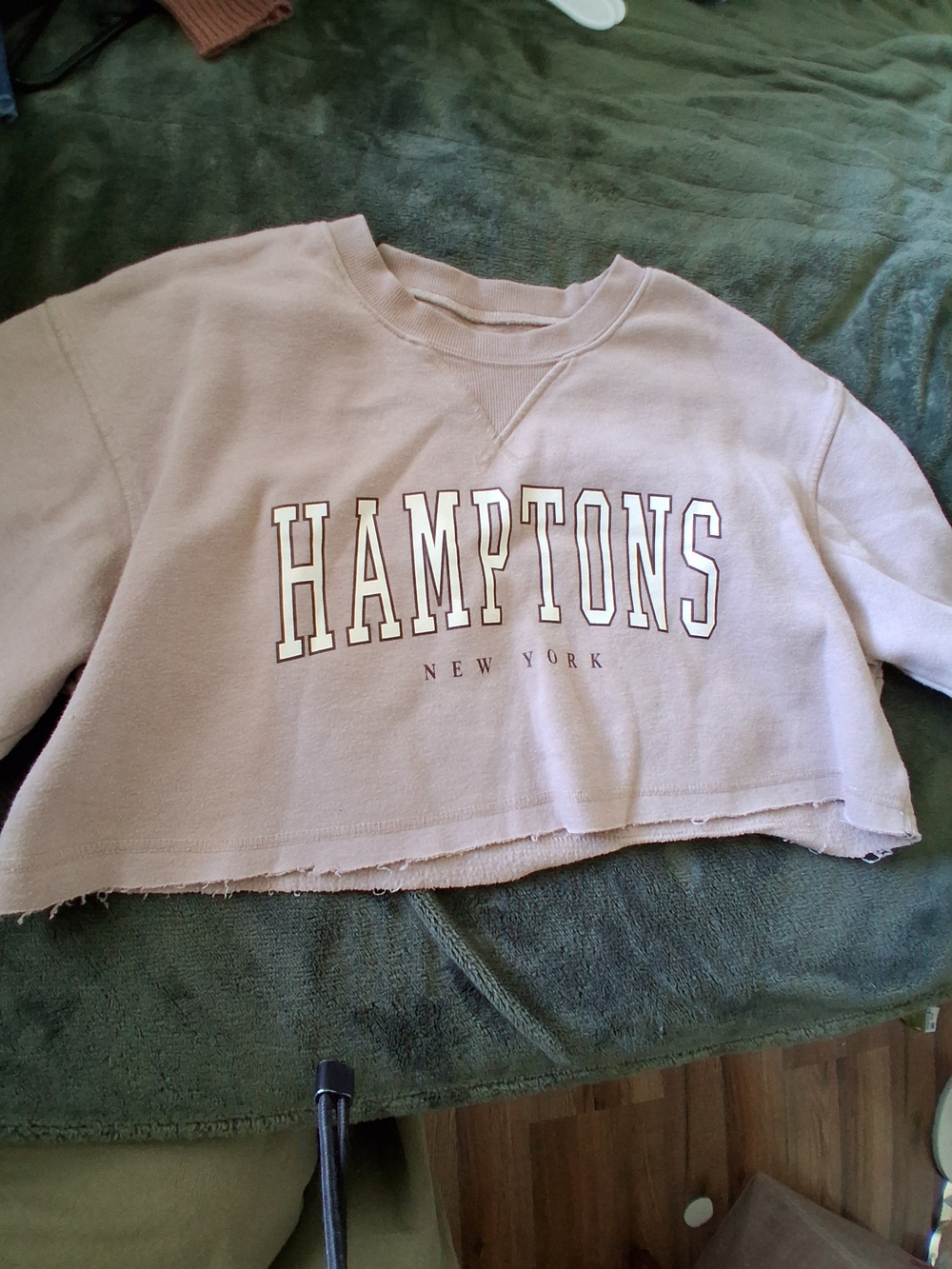 Sunday Cropped Hamptons Sweatshirt in Dusty Pink